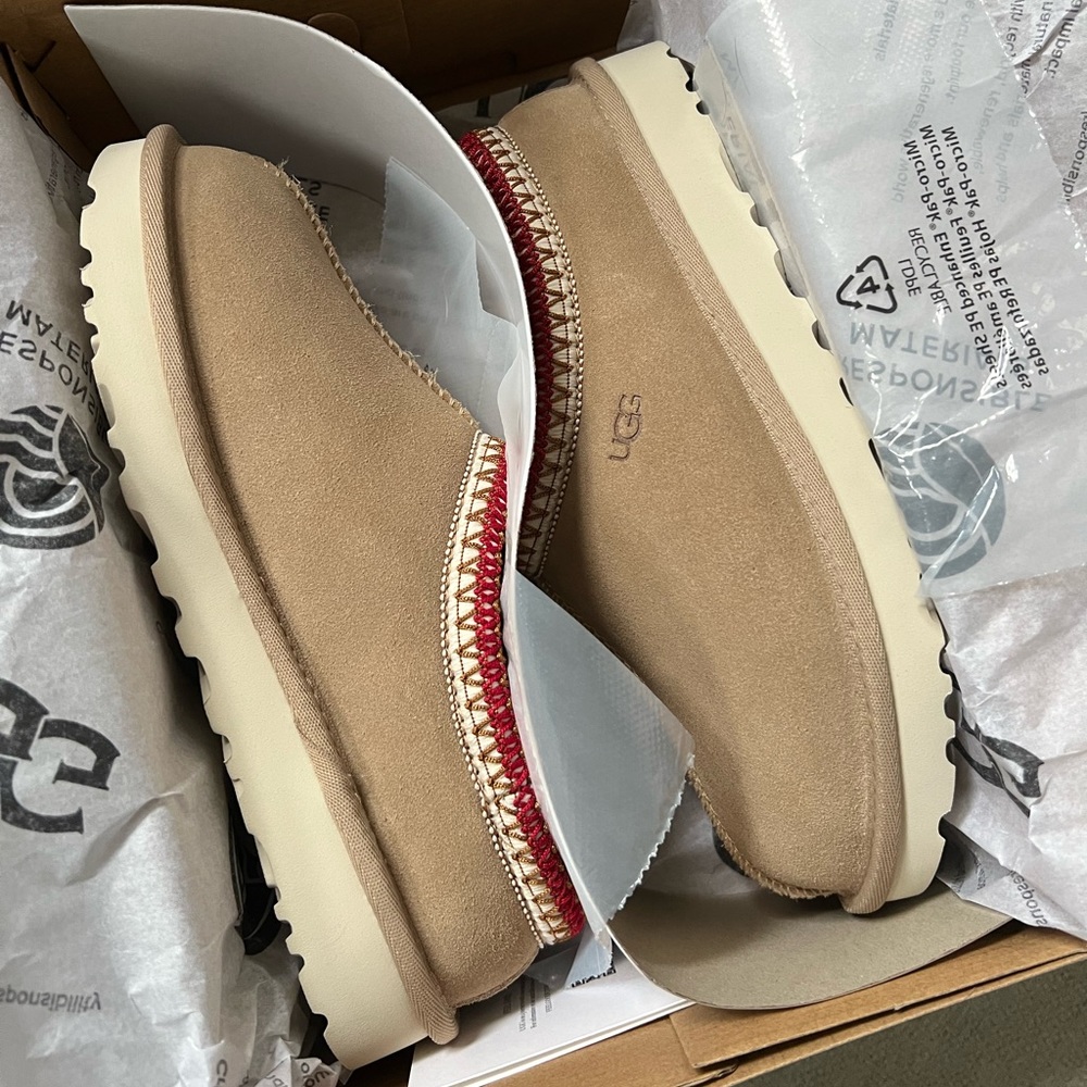 Ugg Tasman in sand/cherry